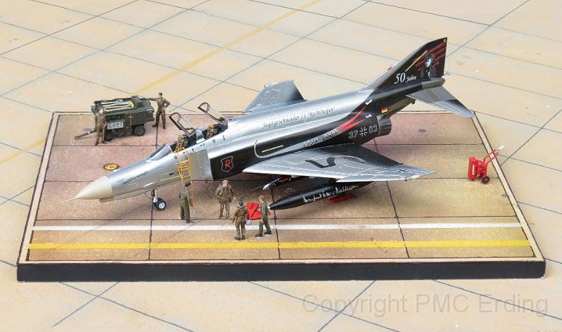 F-4F  JG 71 “R”  2009 50 Jahre JG 71 Revell 1-72.JPG